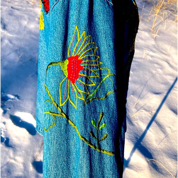 Beautiful embroidered denim jacket by Tantrums. Size M - Picture 6 of 10